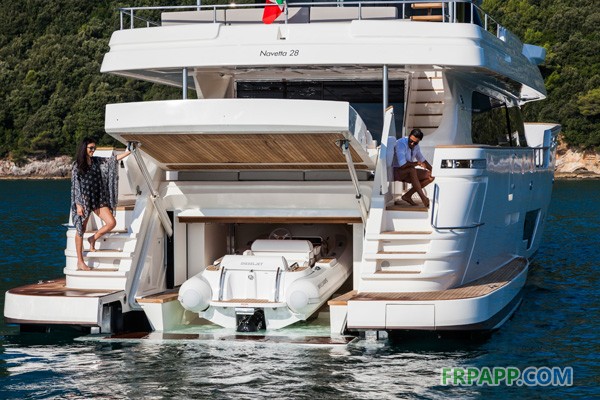 Ferretti Custom Line Navetta 28